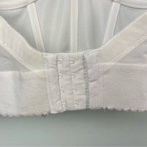 Elegant White Bustier Top - Picture 11 of 16